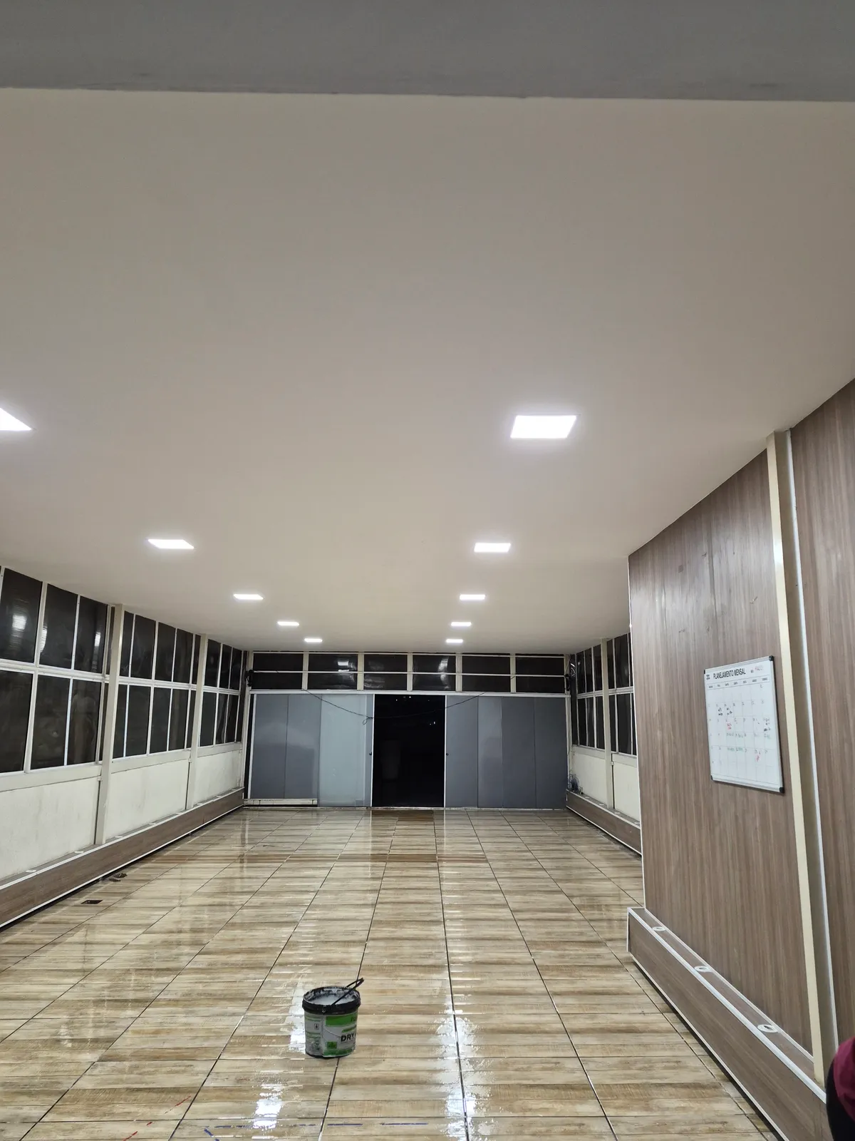 Fotos reais do galpão comercial com pé-direito alto - foto 4