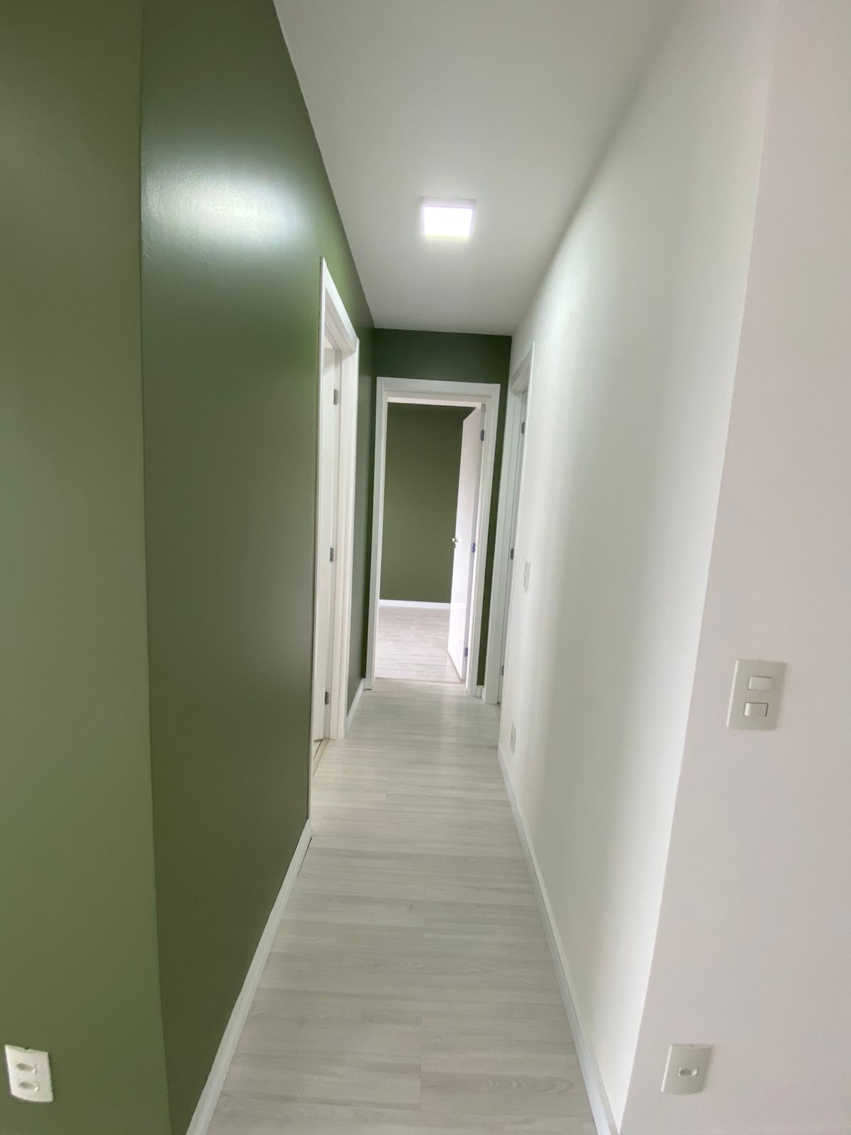 Ambiente residencial no Tatuapé em processo de pintura